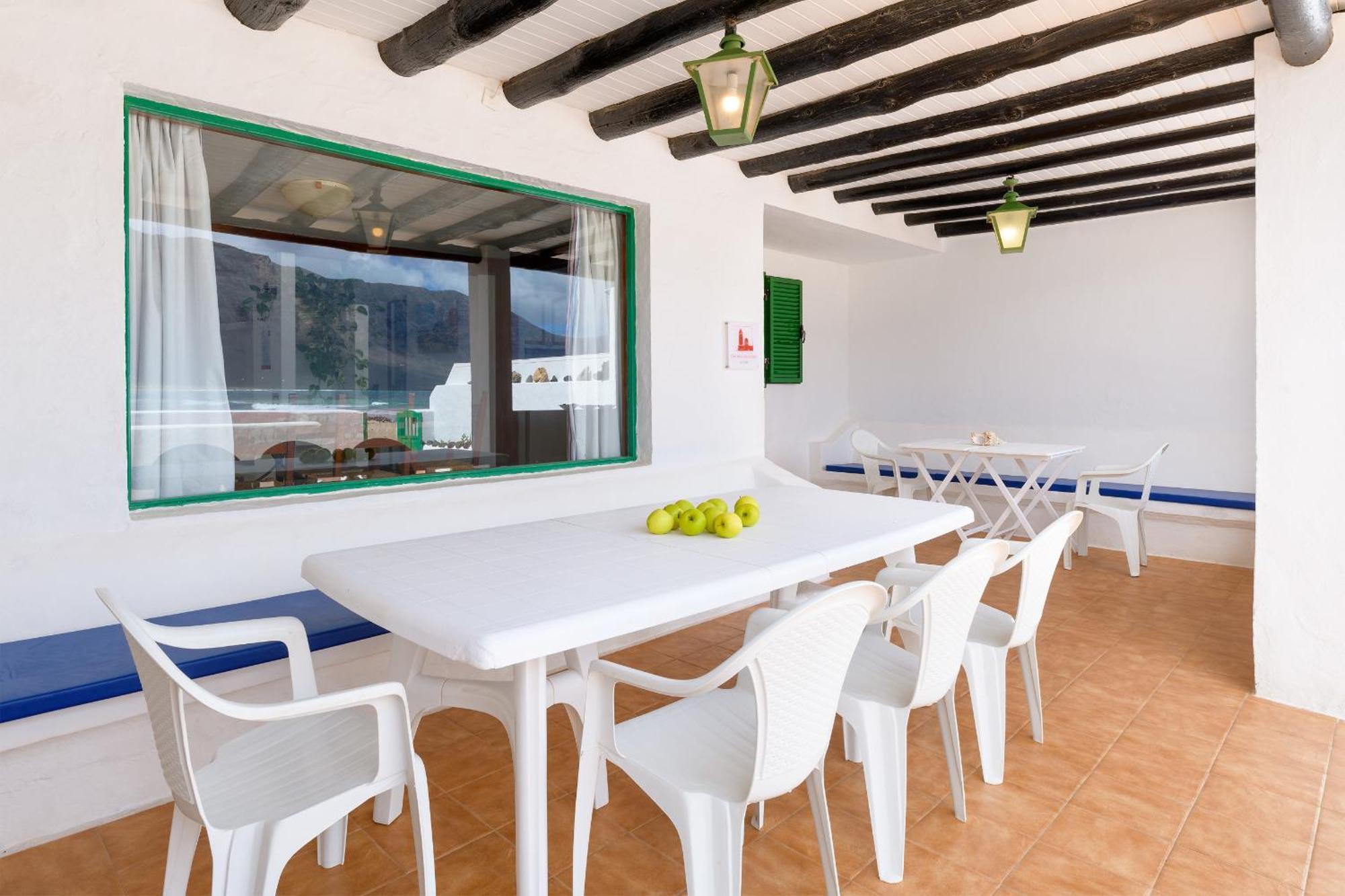 Famara Caracolillos, La Casa Bagian luar foto