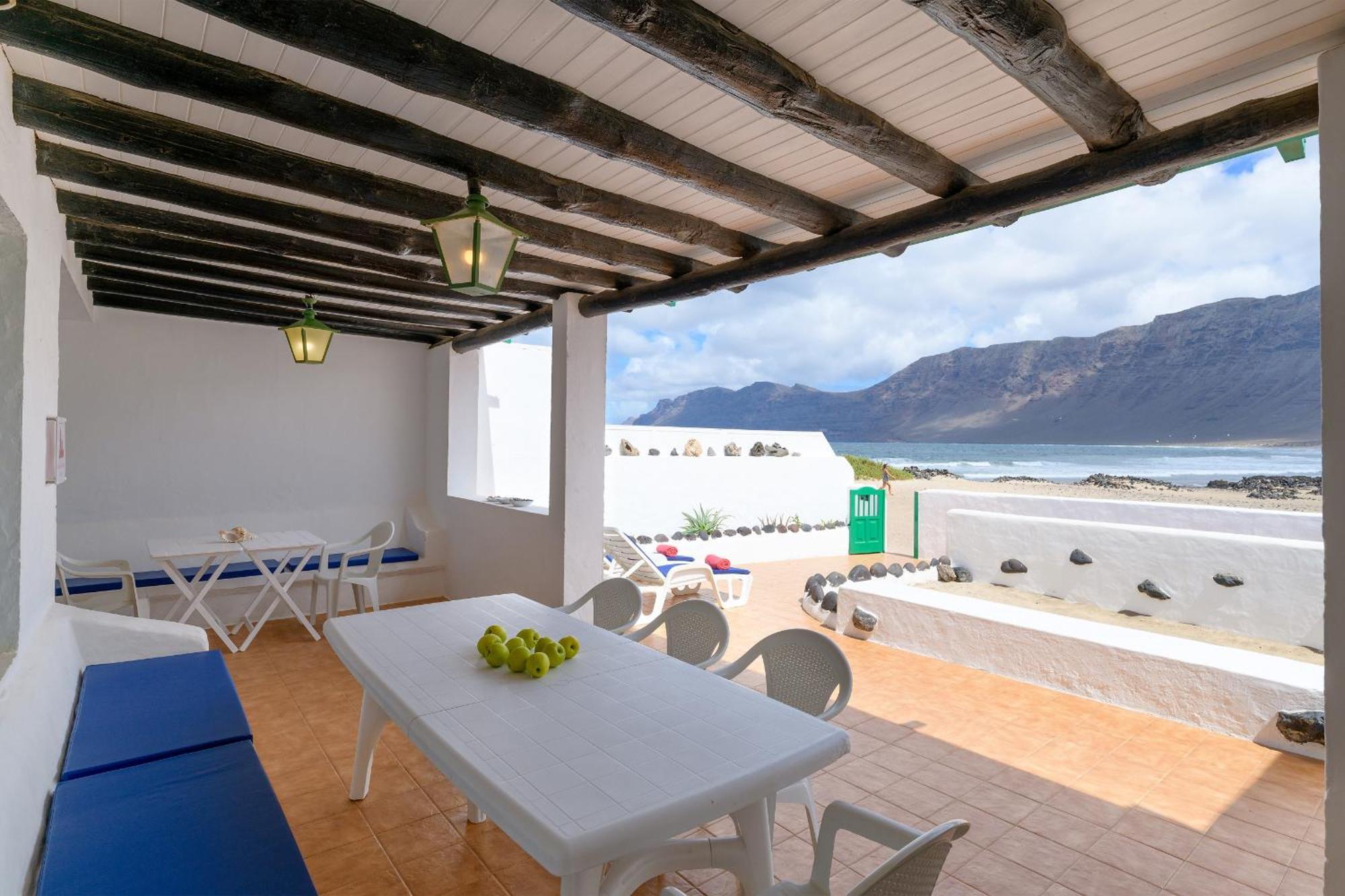 Famara Caracolillos, La Casa Bagian luar foto